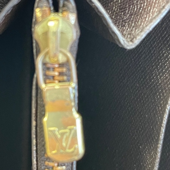 Louis Vuitton Preloved Damier Ebene Zippy Wallet w/ Certificate of Authenticity - Picture 10 of 14